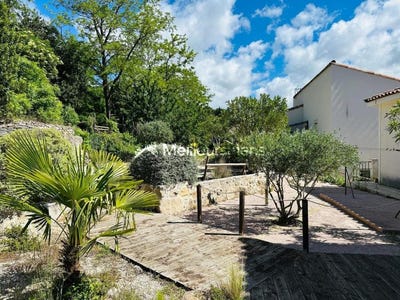 /international/fr/lodeve-languedoc-roussillon-310108292040/