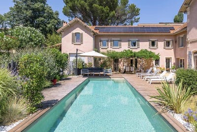 /international/fr/villeneuve-les-avignon-languedoc-roussillon-310119943733/