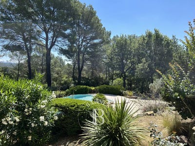 /international/fr/cotignac-provence-alpes-cote-d-azur-310108729630/