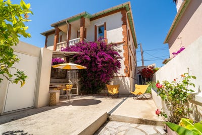 /international/fr/sanary-sur-mer-hh-16186885-sanary-sur-mer-provence-alpes-cote-d-azur-310108372258/