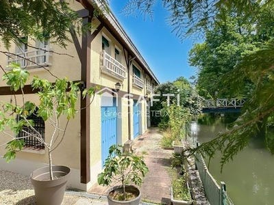 /international/fr/la-ferte-alais-ile-de-france-120097718657/