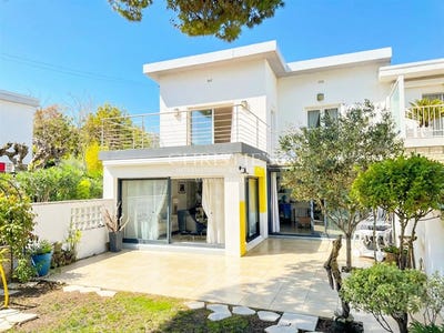 /international/fr/royan-charente-310107709013/