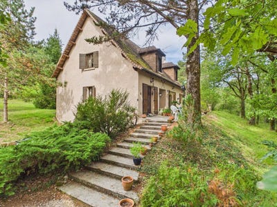 /international/fr/javerlhac-et-la-chapelle-saint-robert-aquitaine-310119974457/