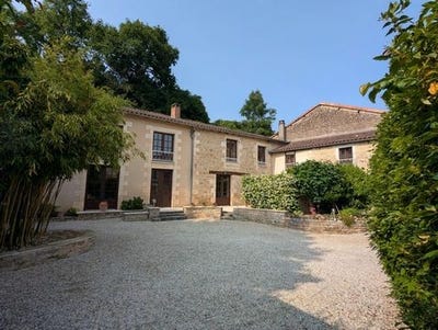 /international/fr/nanteuil-en-vallee-charente-310100415261/