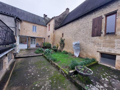 /international/fr/salignac-eyvigues-aquitaine-310099658617/?lang=en