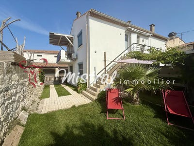 /international/fr/saintes-maries-de-la-mer-provence-alpes-cote-d-azur-310099971254/?lang=fr
