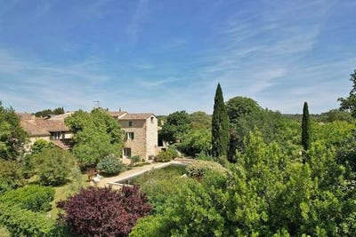 /international/fr/uzes-languedoc-roussillon-310108530977/