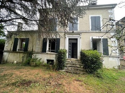 /international/fr/javerlhac-et-la-chapelle-saint-robert-aquitaine-310104811754/