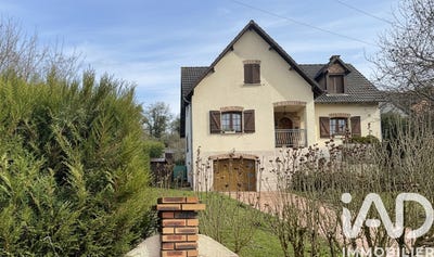 /international/fr/saint-martin-du-tertre-burgundy-310105990797/
