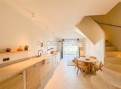 /international/fr/grimaud-provence-alpes-cote-d-azur-310108974036/