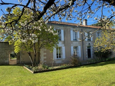 /international/fr/anais-charente-310108839645/