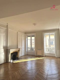 /international/fr/lyon-2eme-rhone-310100937459/