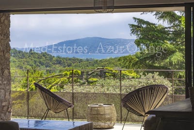 /international/fr/grimaud-provence-alpes-cote-d-azur-310108996001/
