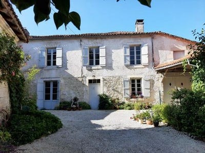 /international/fr/champagne-et-fontaine-aquitaine-310098765765/