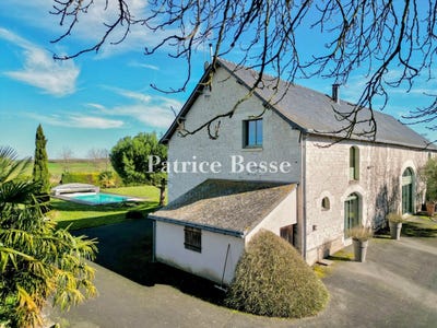 /international/fr/la-tour-saint-gelin-centre-val-de-loire-310106444104/