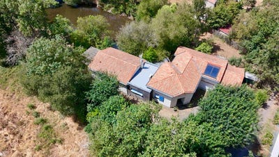 /international/fr/cugand-la-bernardiere-pays-de-la-loire-310109219387/