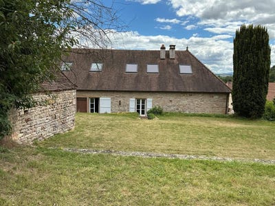 /international/fr/saint-gengoux-le-national-burgundy-310109899646/