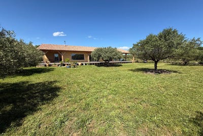 /international/fr/saint-quentin-la-poterie-languedoc-roussillon-310108105191/