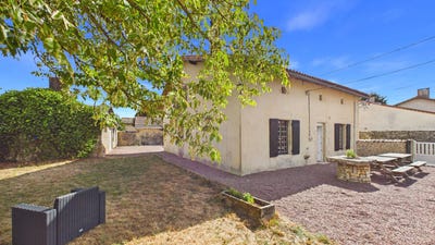 /international/fr/sainte-soline-charente-310110289234/