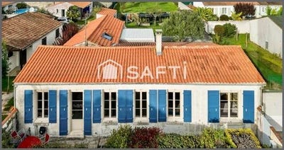 /international/fr/le-chateau-d-oleron-charente-310107948078/