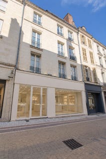 /international/fr/blois-centre-val-de-loire-310119998610/