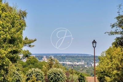 /international/fr/louveciennes-ile-de-france-310100647089/