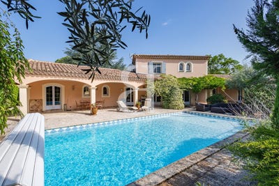 /international/fr/vaison-la-romaine-provence-alpes-cote-d-azur-310108792784/
