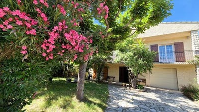 /international/fr/avignon-provence-alpes-cote-d-azur-310101277274/?lang=en