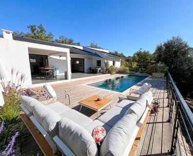 /international/fr/cotignac-provence-alpes-cote-d-azur-310108929675/
