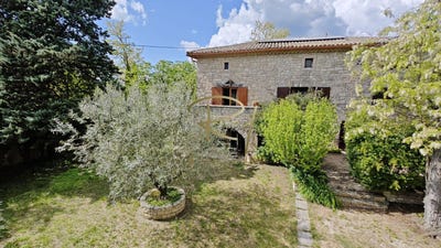 /international/fr/issirac-languedoc-roussillon-310099551688/