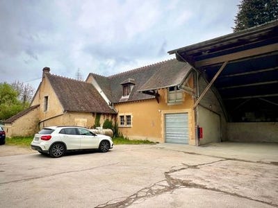 /international/fr/saint-amand-en-puisaye-burgundy-310106293251/
