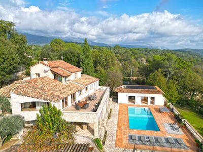 /international/fr/roquefort-les-pins-hh-15588917-roquefort-les-pins-provence-alpes-cote-d-azur-310100957017/