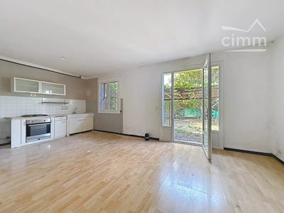 /international/fr/l-isle-sur-la-sorgue-provence-alpes-cote-d-azur-310100646862/