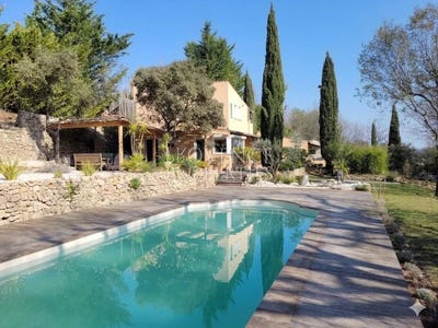 /international/fr/cotignac-provence-alpes-cote-d-azur-310108631423/
