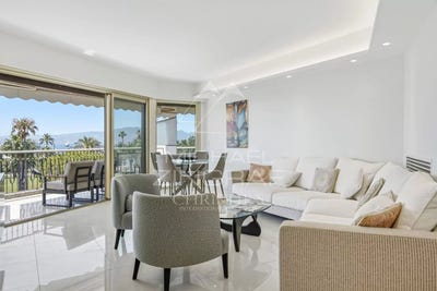 /international/fr/cannes-provence-alpes-cote-d-azur-310109177153/?lang=de