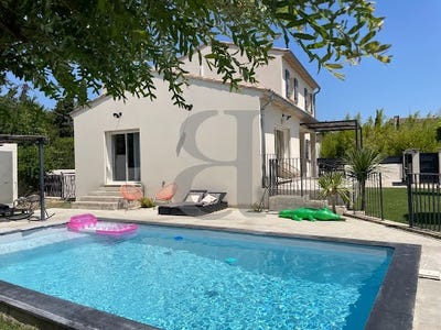 /international/fr/sainte-cecile-les-vignes-provence-alpes-cote-d-azur-310100956199/