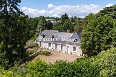 /international/fr/tours-centre-val-de-loire-310108789427/