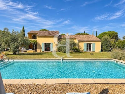 /international/fr/maubec-provence-alpes-cote-d-azur-310110424728/