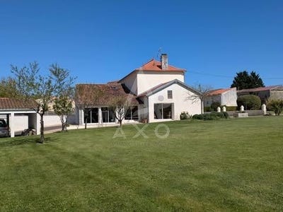 /international/fr/les-eglises-d-argenteuil-charente-310103703617/