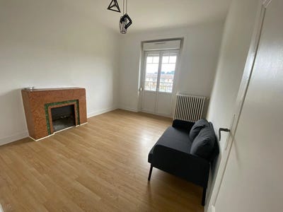 /international/fr/tence-auvergne-310100960595/