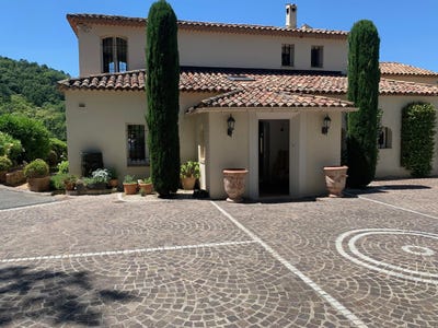 /international/fr/la-garde-freinet-provence-alpes-cote-d-azur-310100938816/?lang=fr