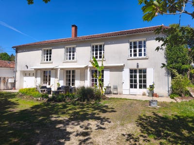 /international/fr/nanteuil-en-vallee-charente-310104829488/