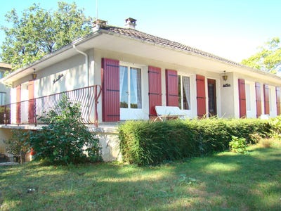 /international/fr/gencay-charente-120087524068/