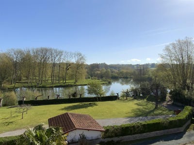 /international/fr/ustaritz-aquitaine-310099363005/