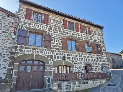 /international/fr/1-place-du-toria-polignac-charente-310108733063/