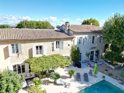 /international/fr/nimes-languedoc-roussillon-310106263118/
