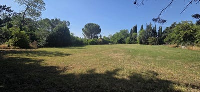 /international/fr/saint-quentin-la-poterie-languedoc-roussillon-310100297388/