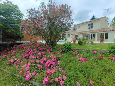 /international/fr/coutras-aquitaine-310108088257/