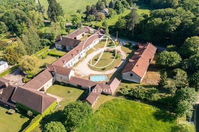 /international/fr/le-val-d-ocre-burgundy-310108431182/