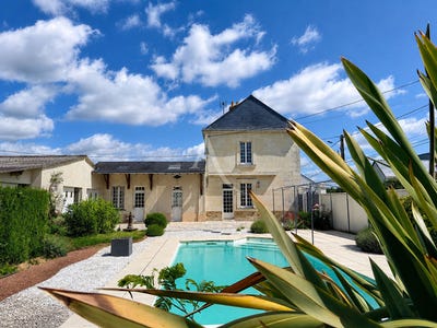 /international/fr/saumur-pays-de-la-loire-310108103300/